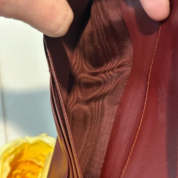 Cartier Must de Cartier Tri-fold Long Wallet Clasp Wallet & Crossbody Gold Chain - Picture 9 of 10